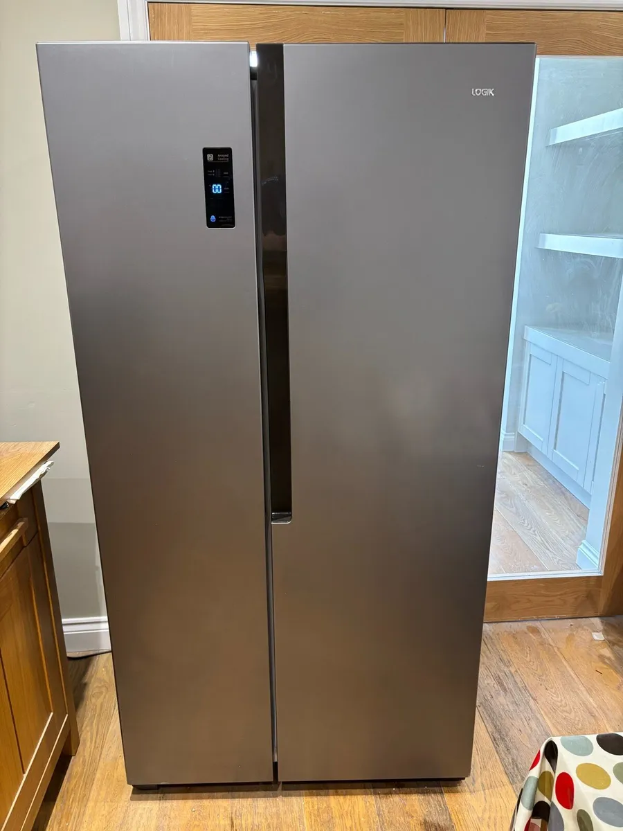 LOGIK LSBSX23 American-Style Fridge Freezer - Image 1
