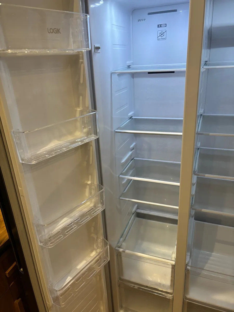 LOGIK LSBSX23 American-Style Fridge Freezer - Image 3