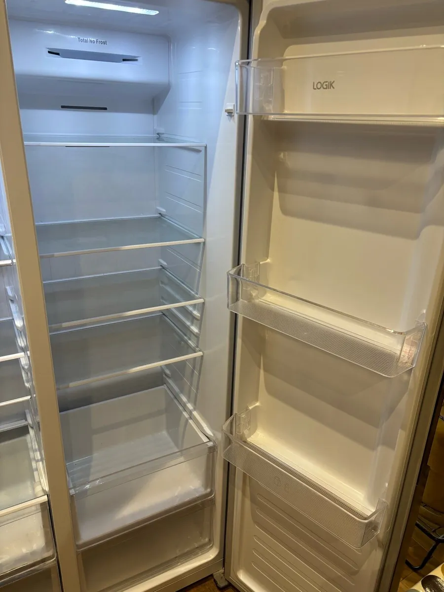 LOGIK LSBSX23 American-Style Fridge Freezer - Image 4