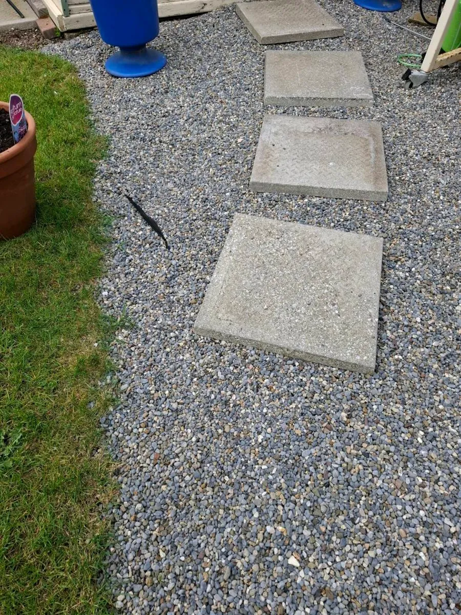 WANTED. 2nd hand garden slabs.