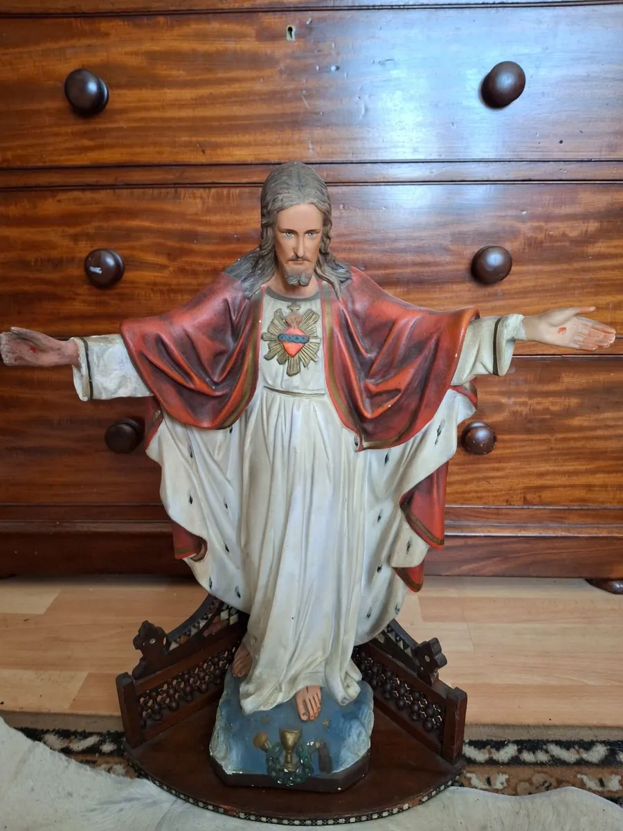 Holy statues - Image 1