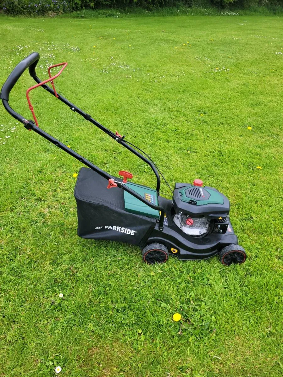 Petrol lawnmower - Image 4
