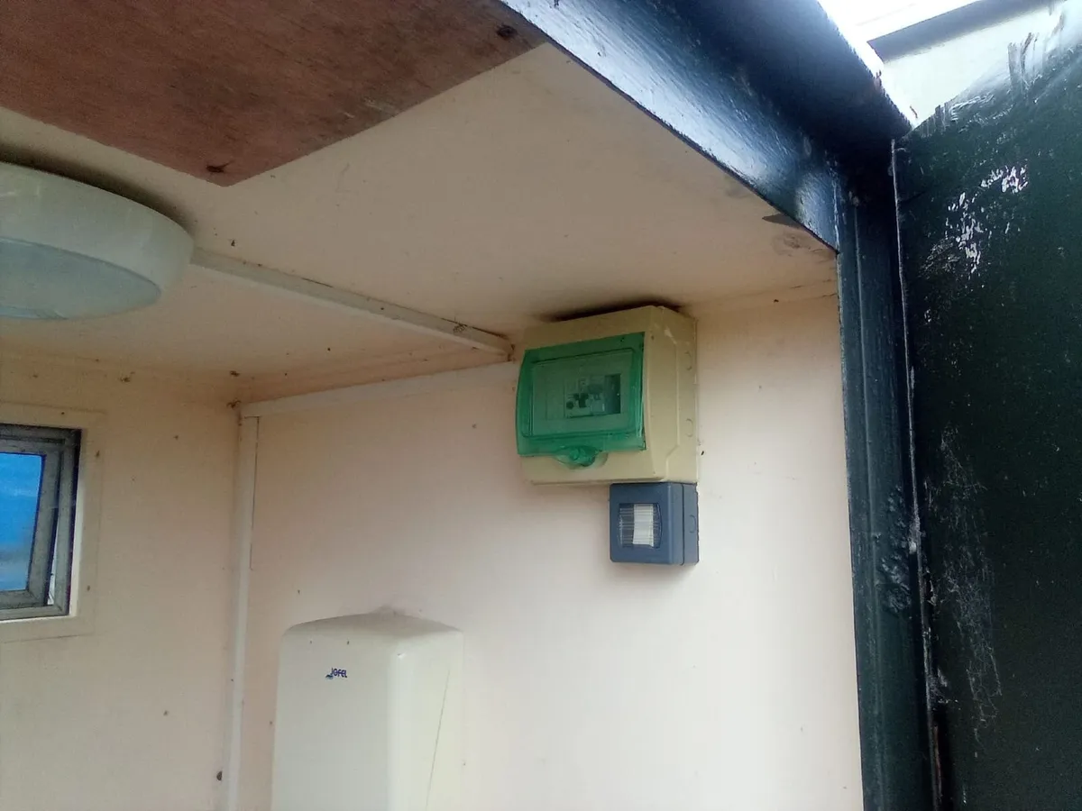 5ft x 5ft  Toilet Unit - portaloo - Image 3