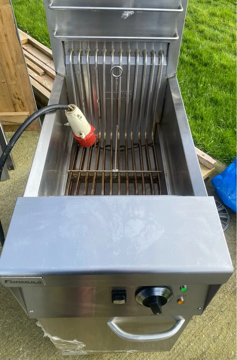 Electric chip fryer - Image 1