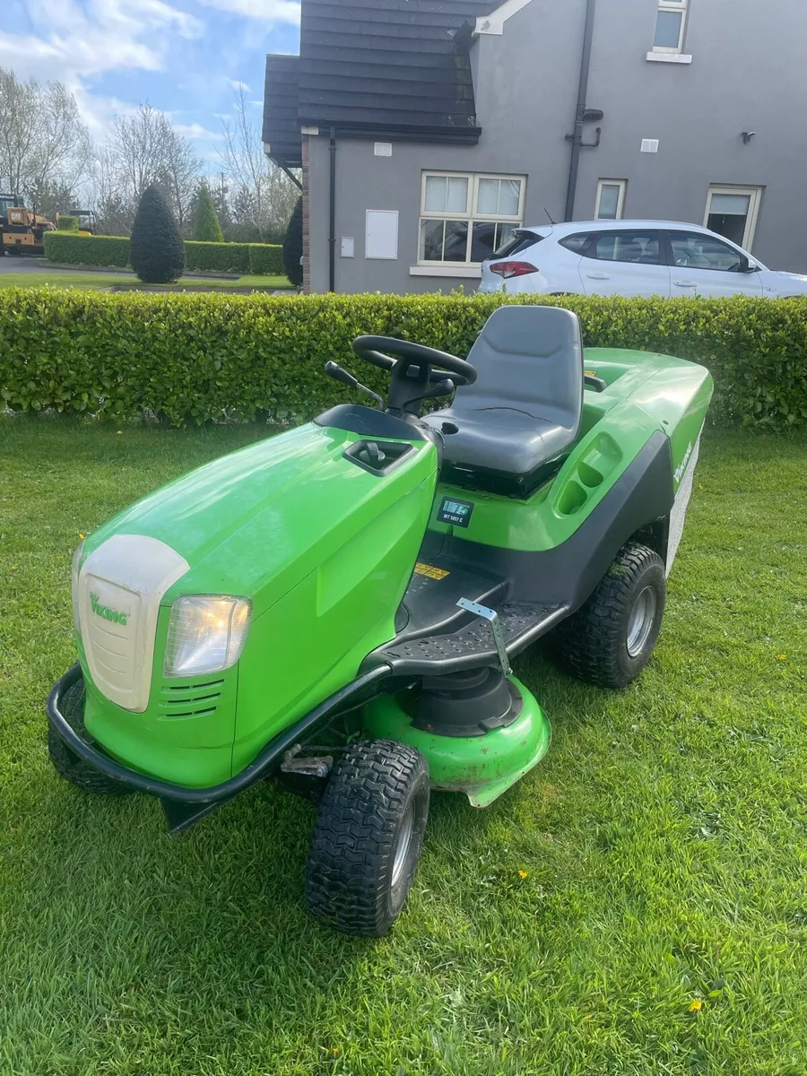 Ride on lawnmower - Image 1