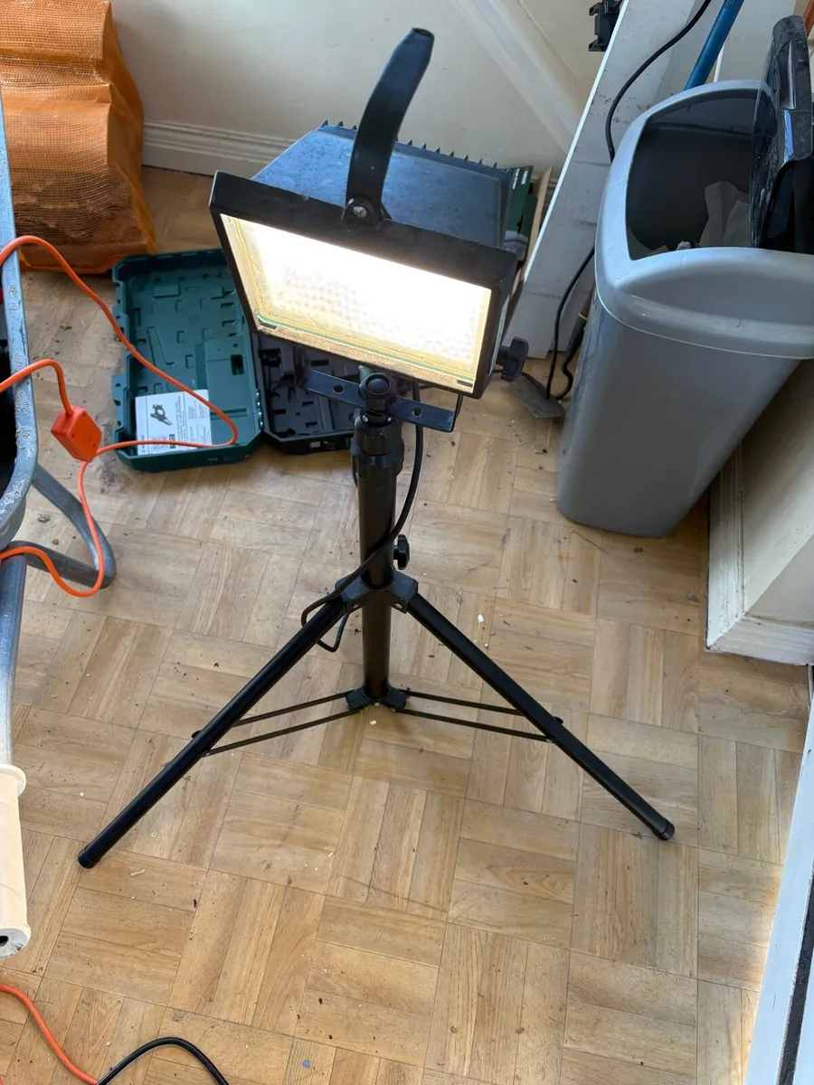Work light - Image 1