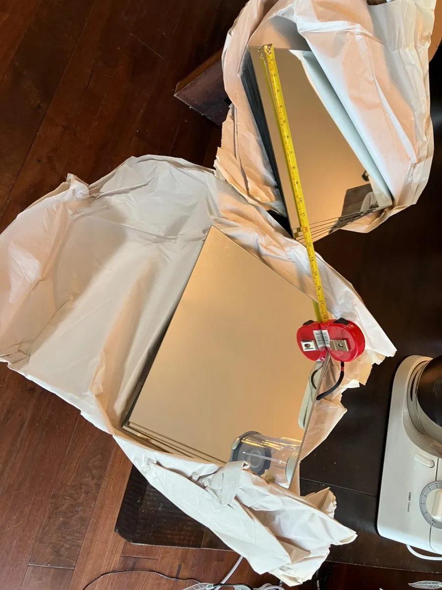 11 Mirrors, 30cm square - Image 1