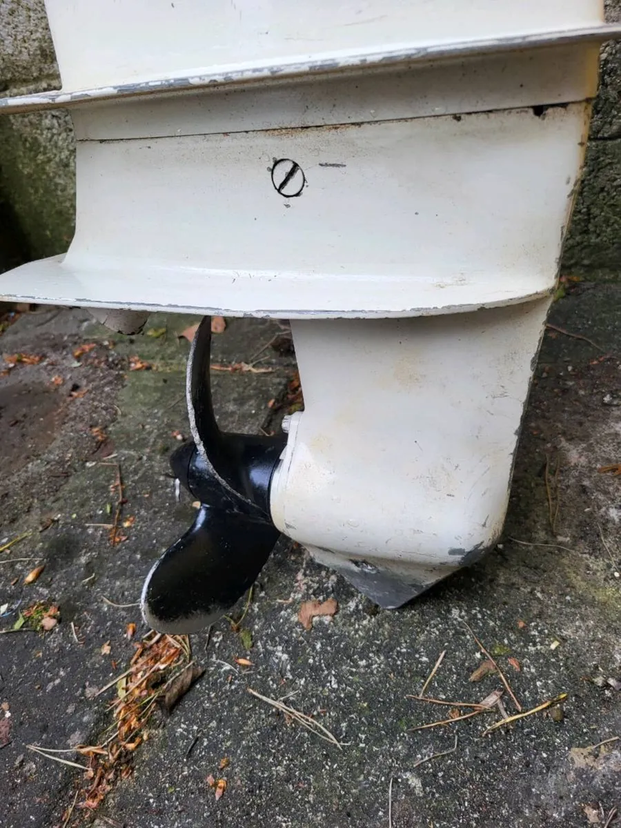 Johnson 5 HP 2 stroke out board engine - Image 2