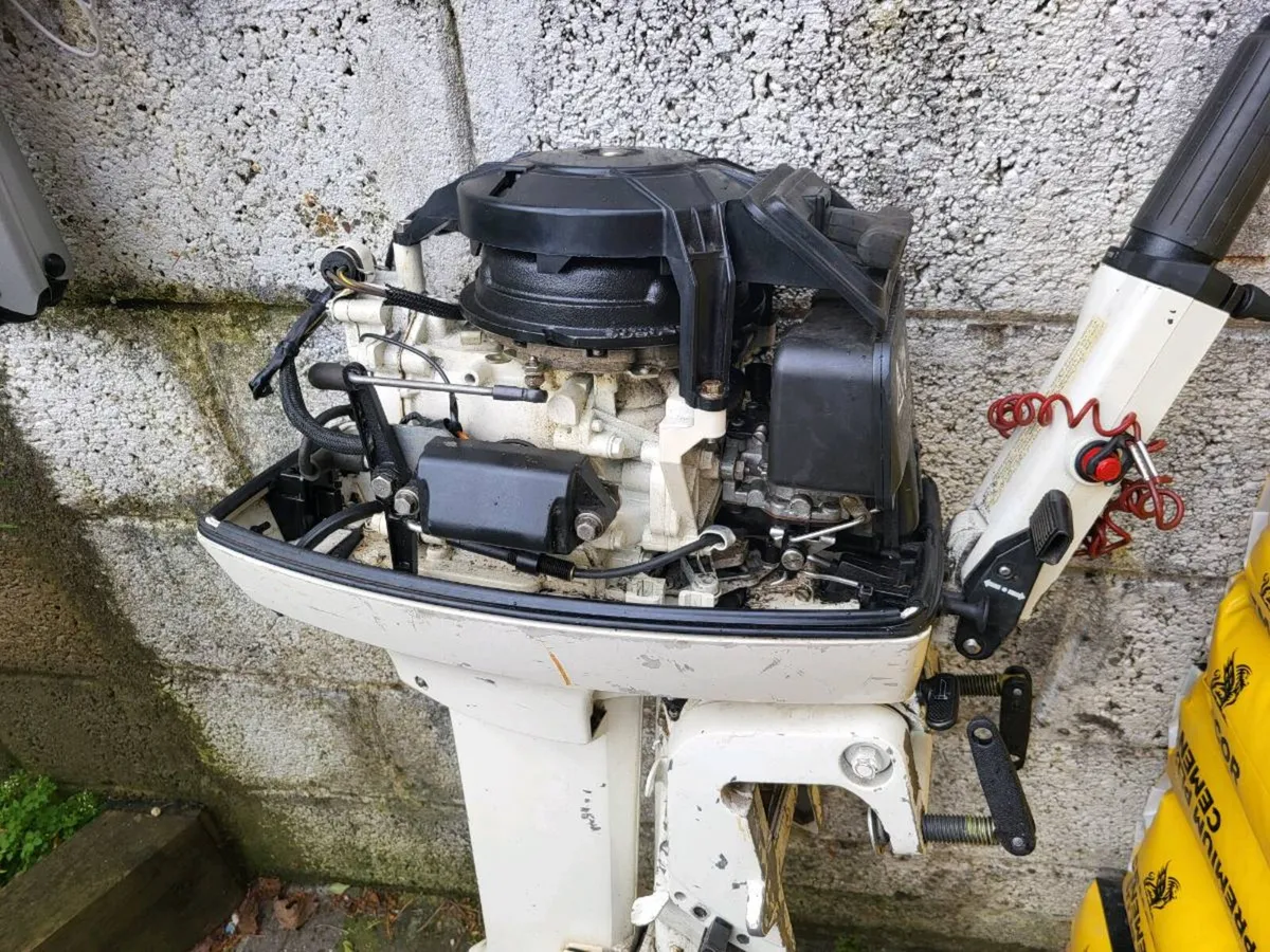 Johnson 5 HP 2 stroke out board engine - Image 3