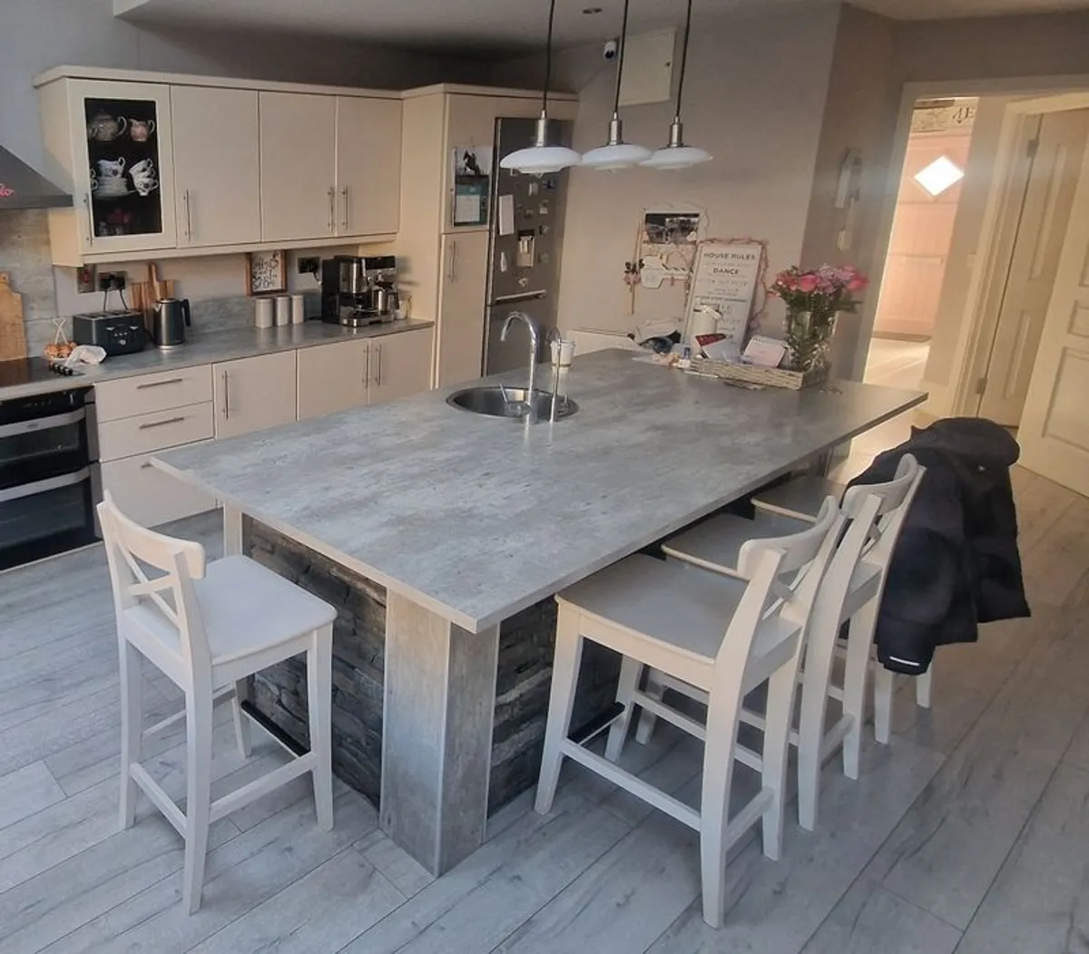 Kitchen Island worktop - Image 1