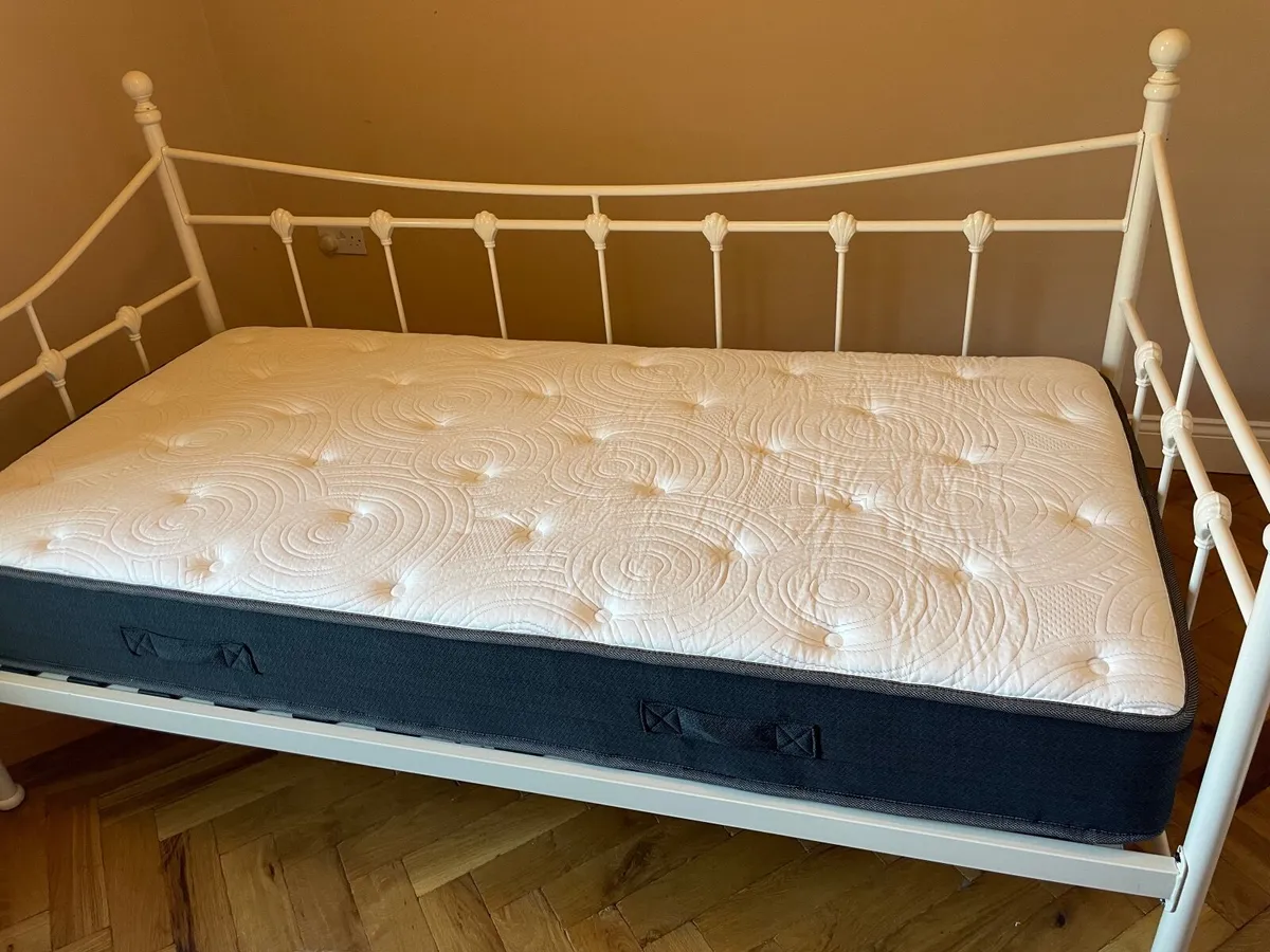 Daybed and mattress - Image 4