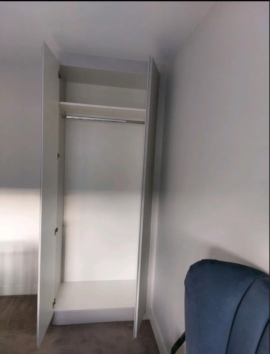 Wardrobe built in double - Image 1