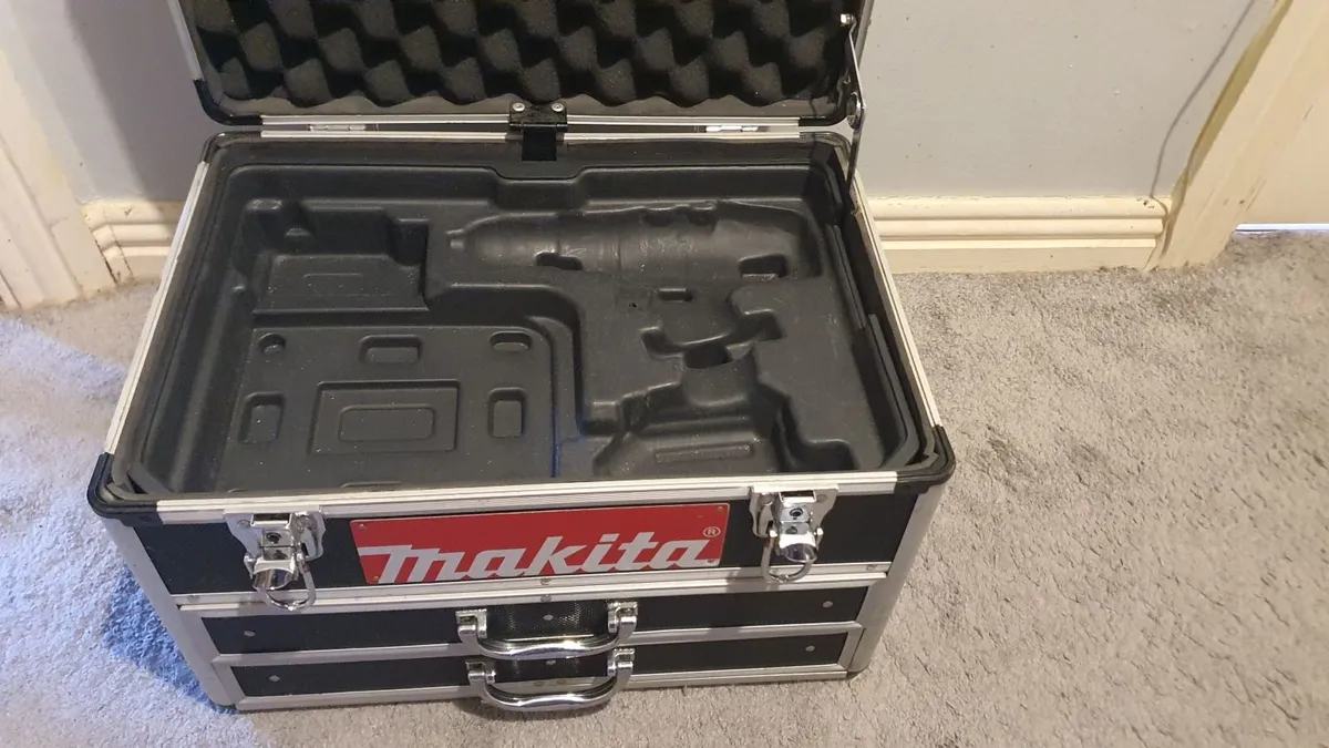 Makita Aluminium Carry Case + Hand Tools - Image 2