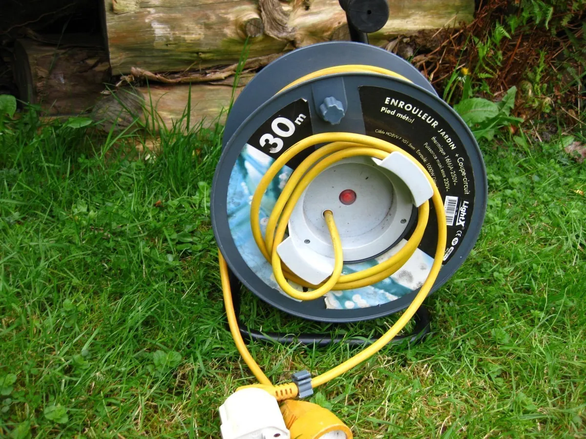 30 Meters/100 Feet 240V 3700 Watt Extension cable. - Image 3