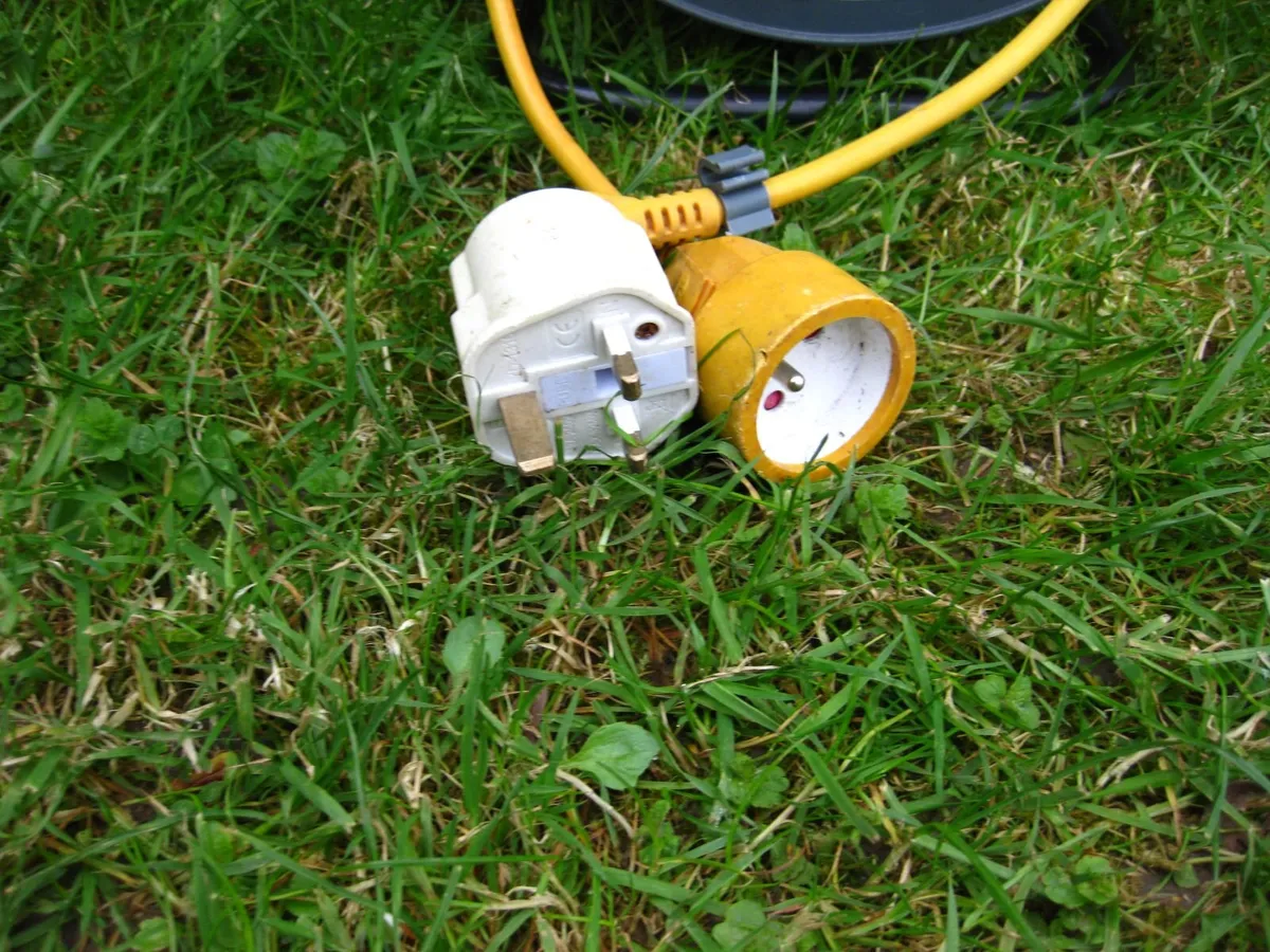 30 Meters/100 Feet 240V 3700 Watt Extension cable. - Image 2