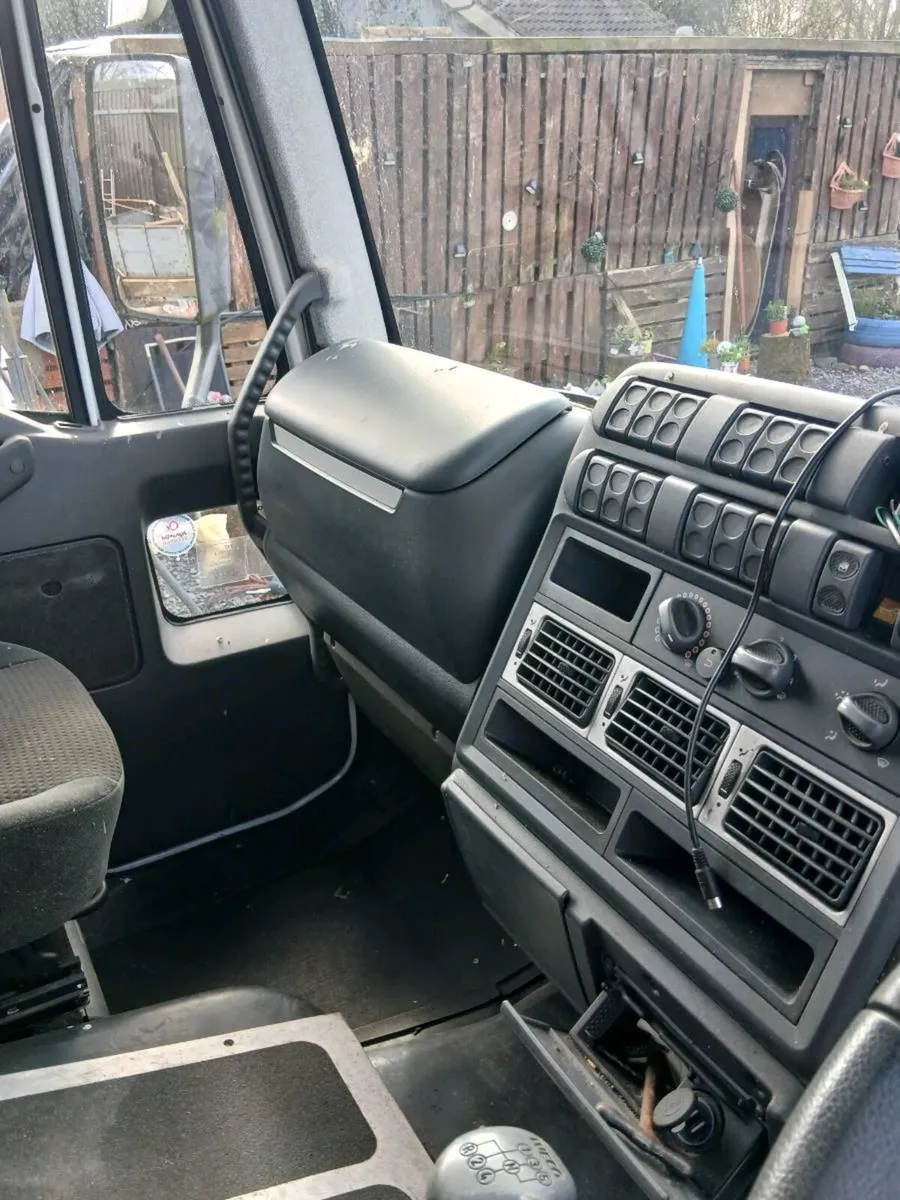 Iveco 7.5 ton camper - Image 1