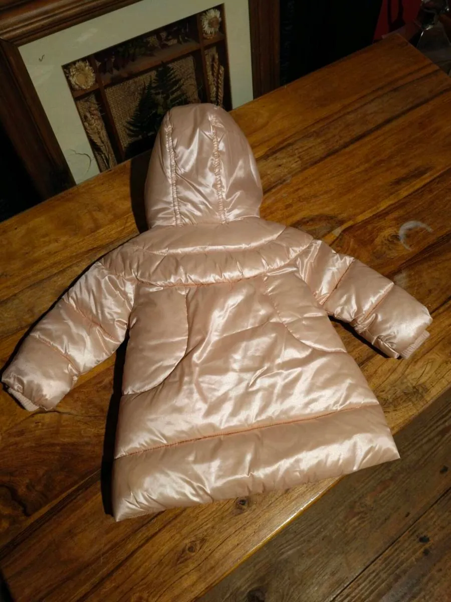 Babys girls Dunne Stores coat. Like new. 6/9 month - Image 3