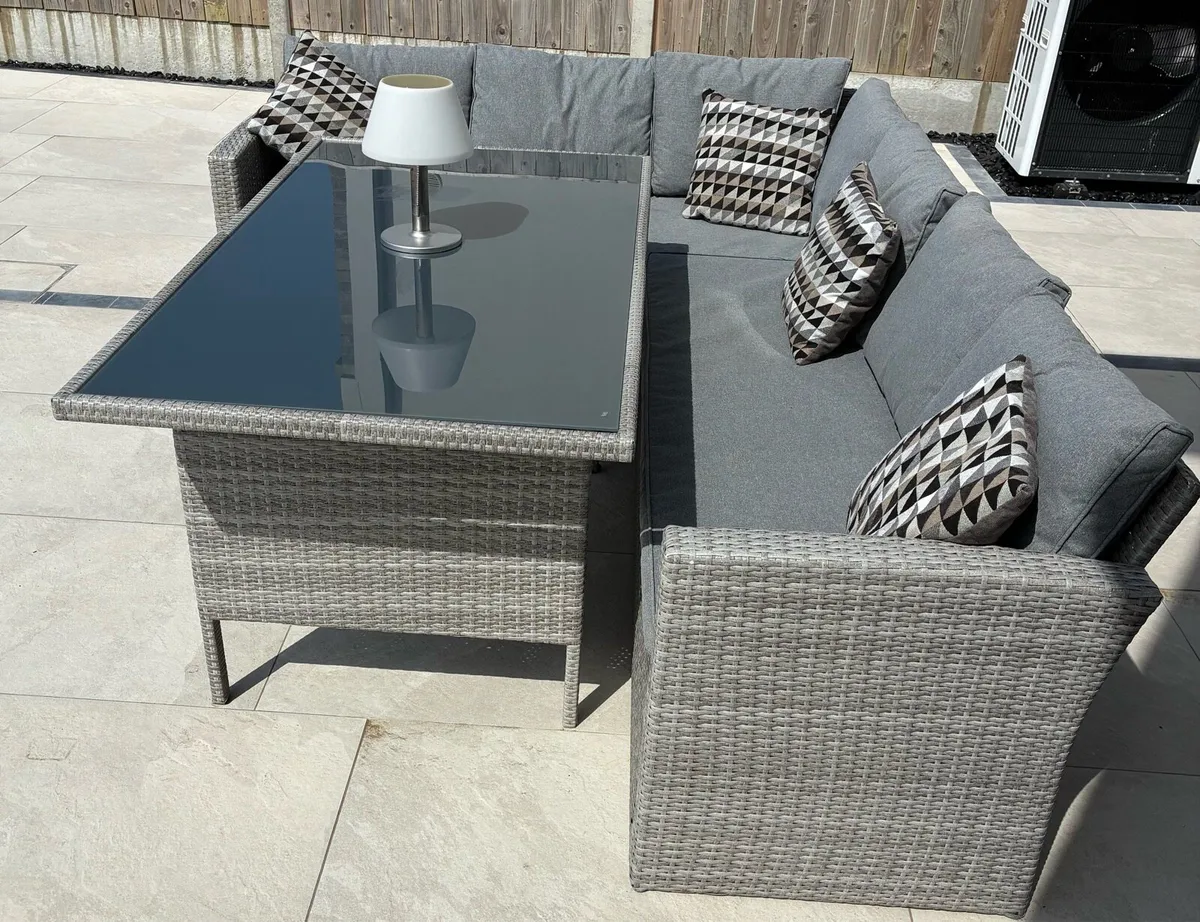 Rattan corner seating - Image 1