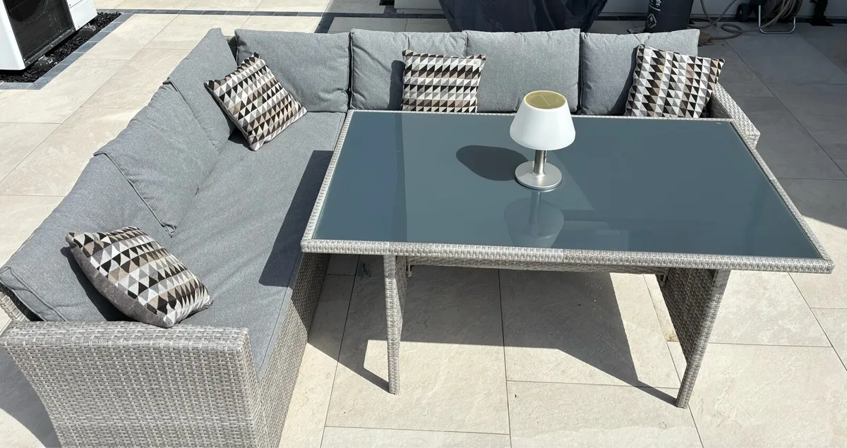 Rattan corner seating - Image 2