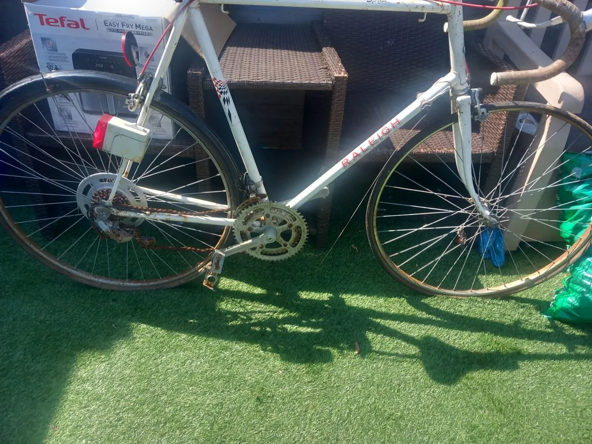 cassic ralegh road bike for restoring - Image 2