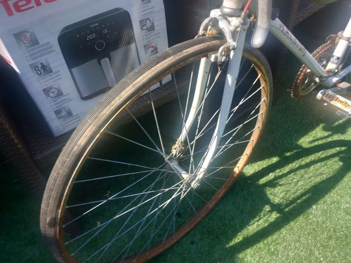 cassic ralegh road bike for restoring - Image 3