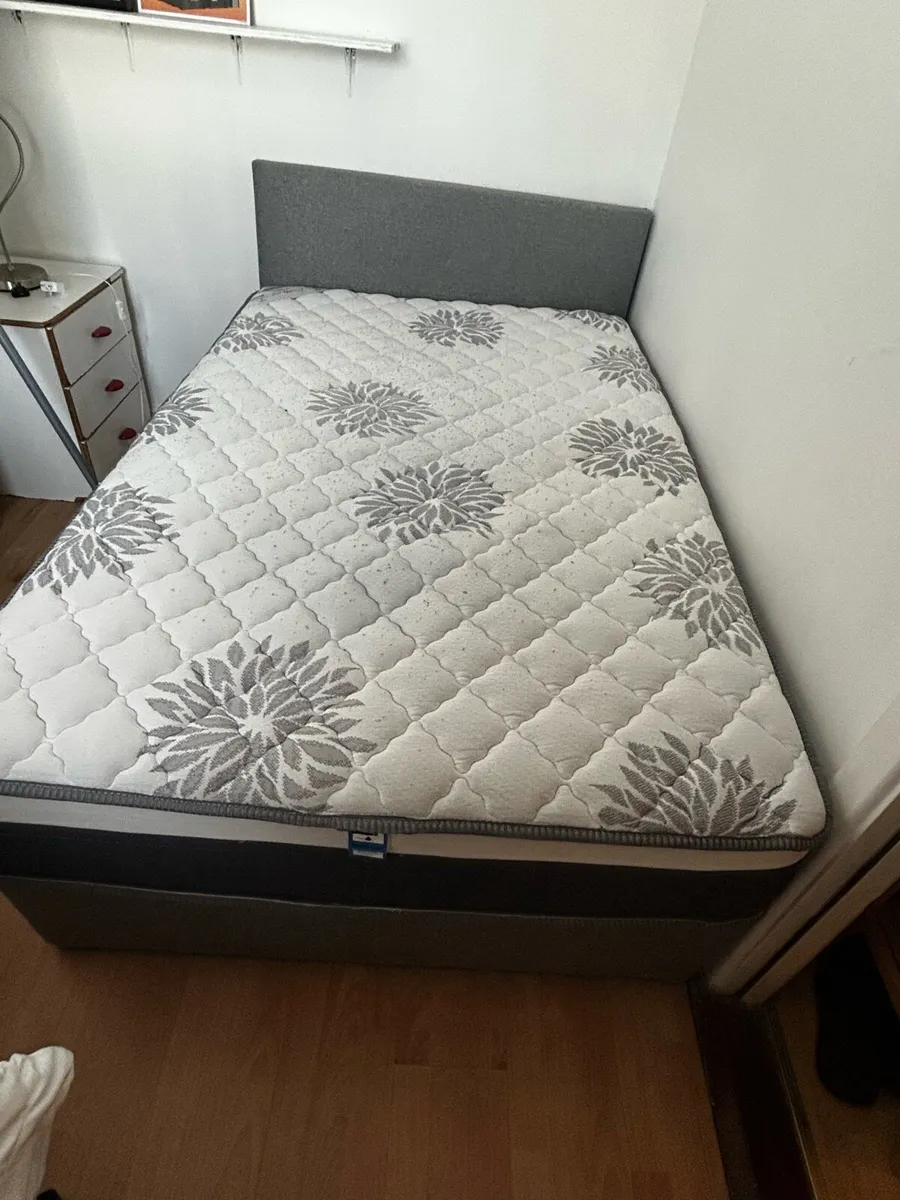 Bed - Image 1