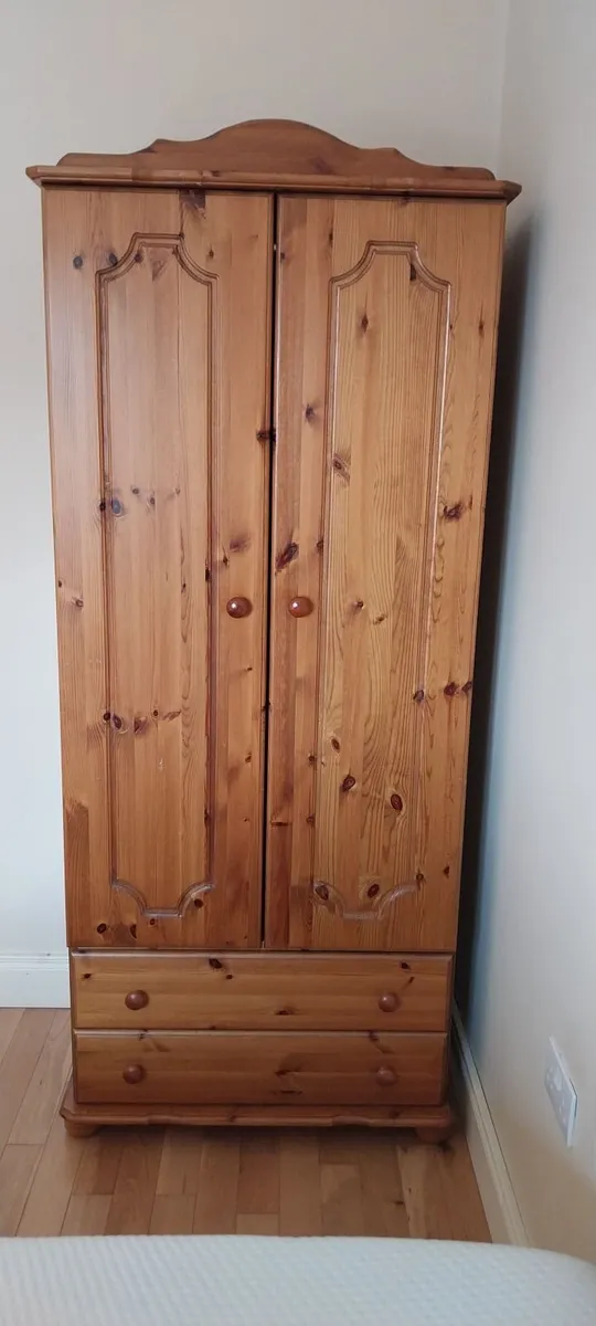 Bedroom furniture - Image 1