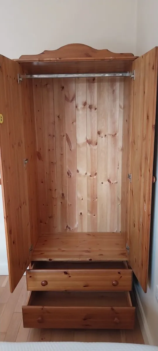 Bedroom furniture - Image 2