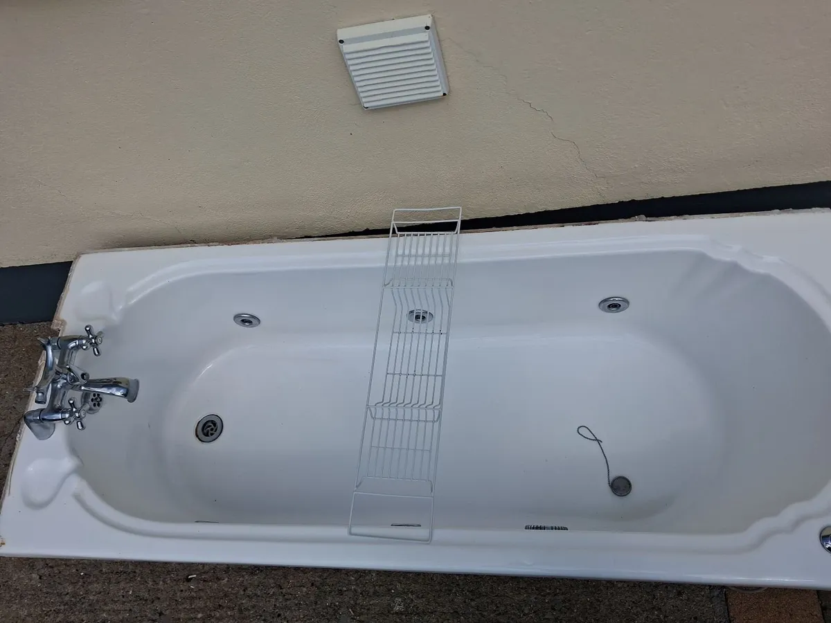 Jacuzzi bath - Image 1
