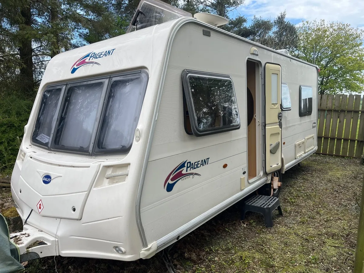 2007 Bailey Pageant Series 6 Burgundy - Image 2