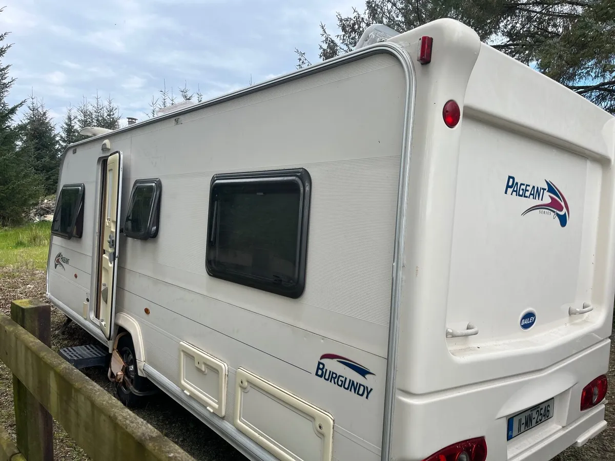 2007 Bailey Pageant Series 6 Burgundy - Image 1