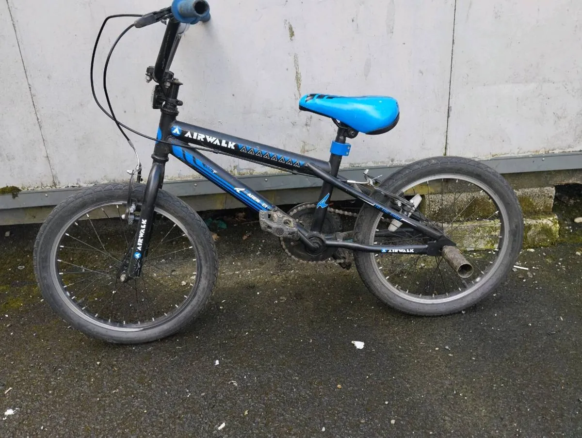 Boys 18inch bike - Image 2