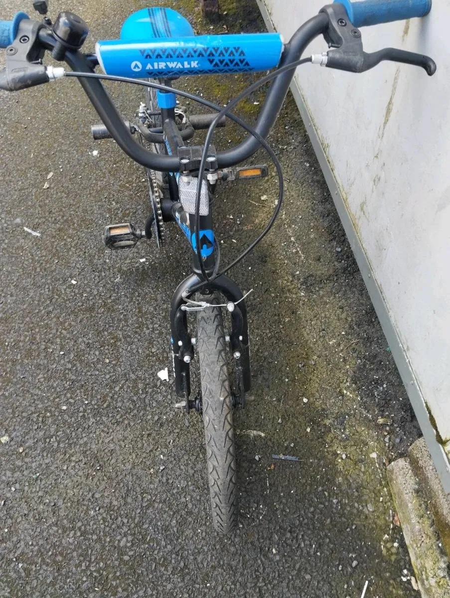 Boys 18inch bike - Image 3