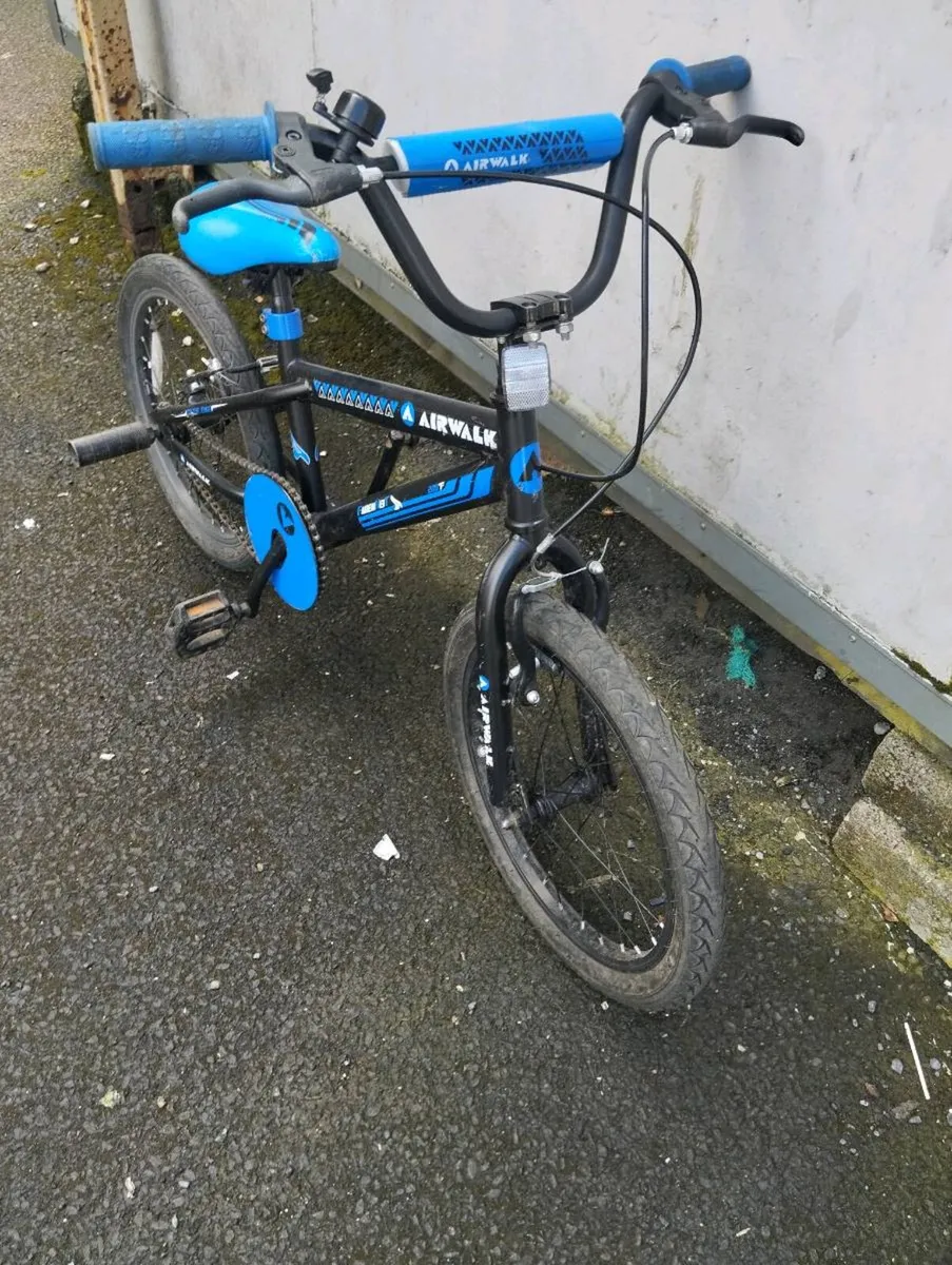 Boys 18inch bike - Image 4