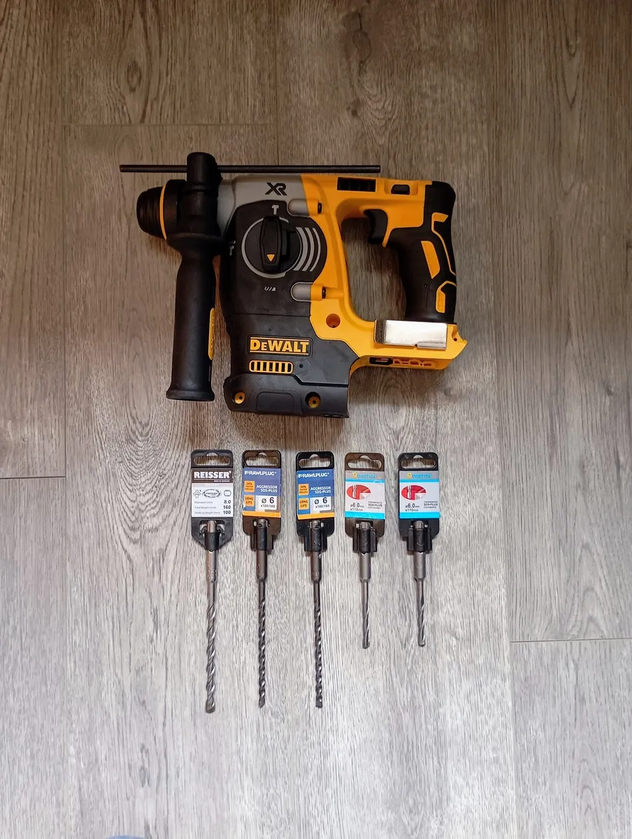 DeWalt dch273 SDS Drill - Image 1