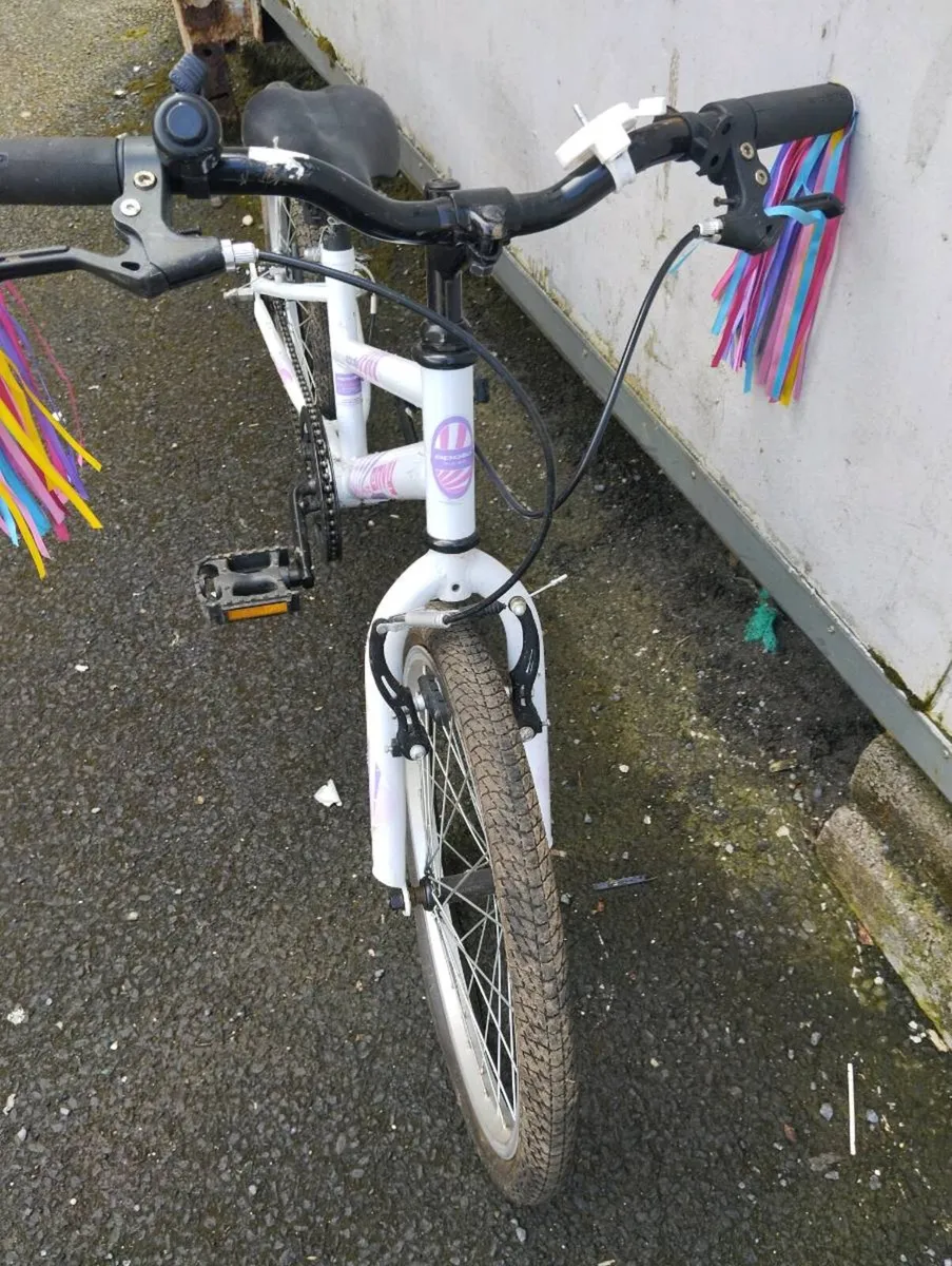 Girls 20inch bike - Image 3