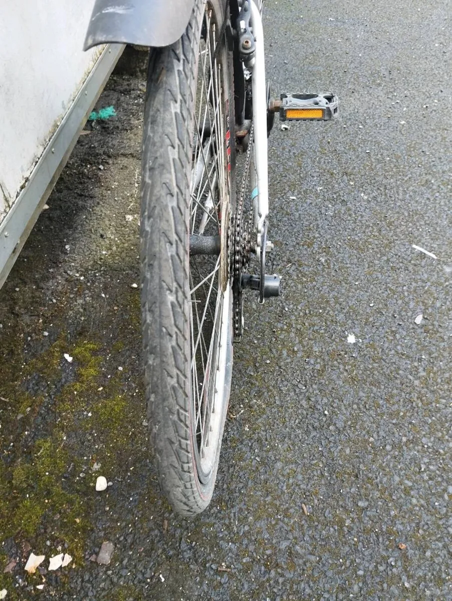 Ladies 28inch hybrid - Image 3