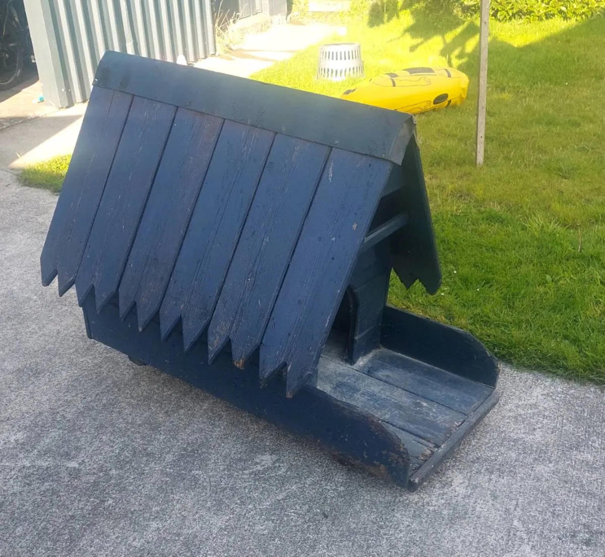 Dog kennel house - Image 1