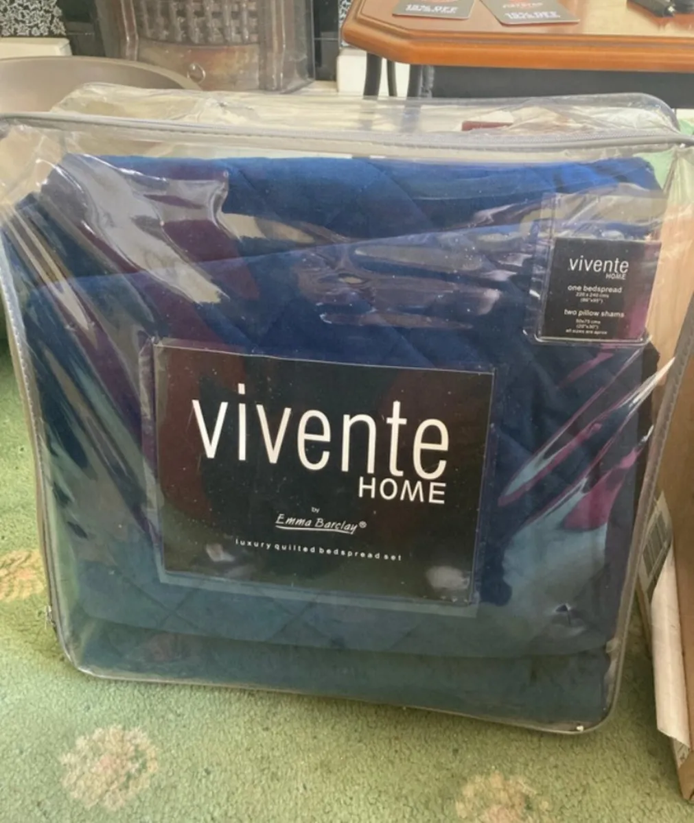 Vivente Home Luxury Quilted Bedspread Set – King S - Image 1