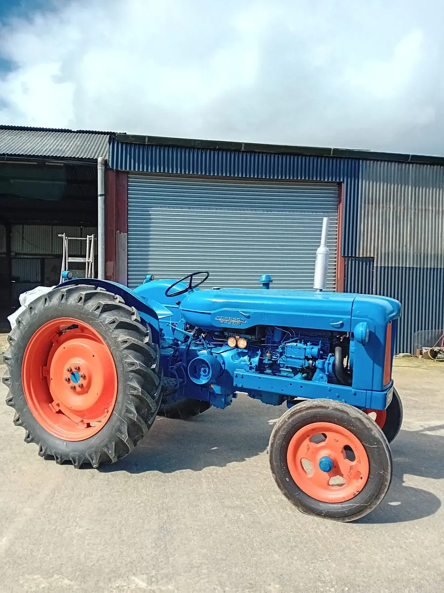 Vintage Tractor - Image 2