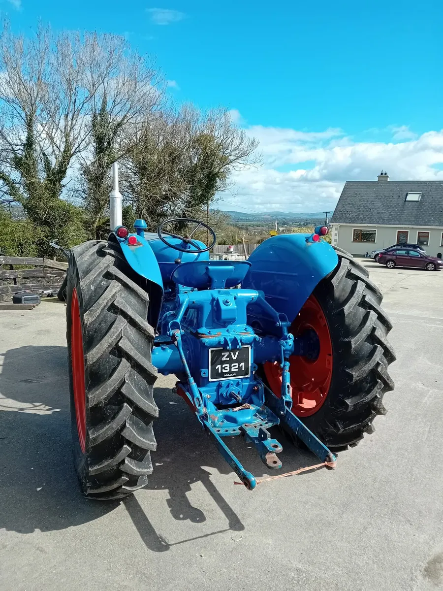 Vintage Tractor - Image 3