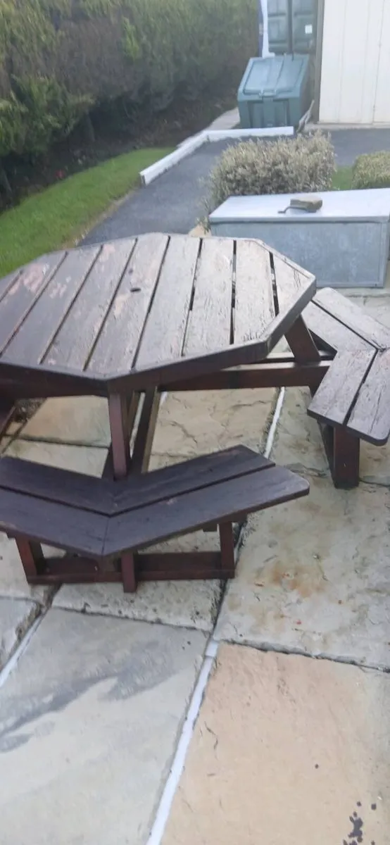 8 seater patio or garden table - Image 4