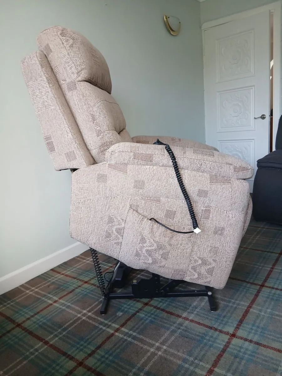 Assistance Chair - Image 2