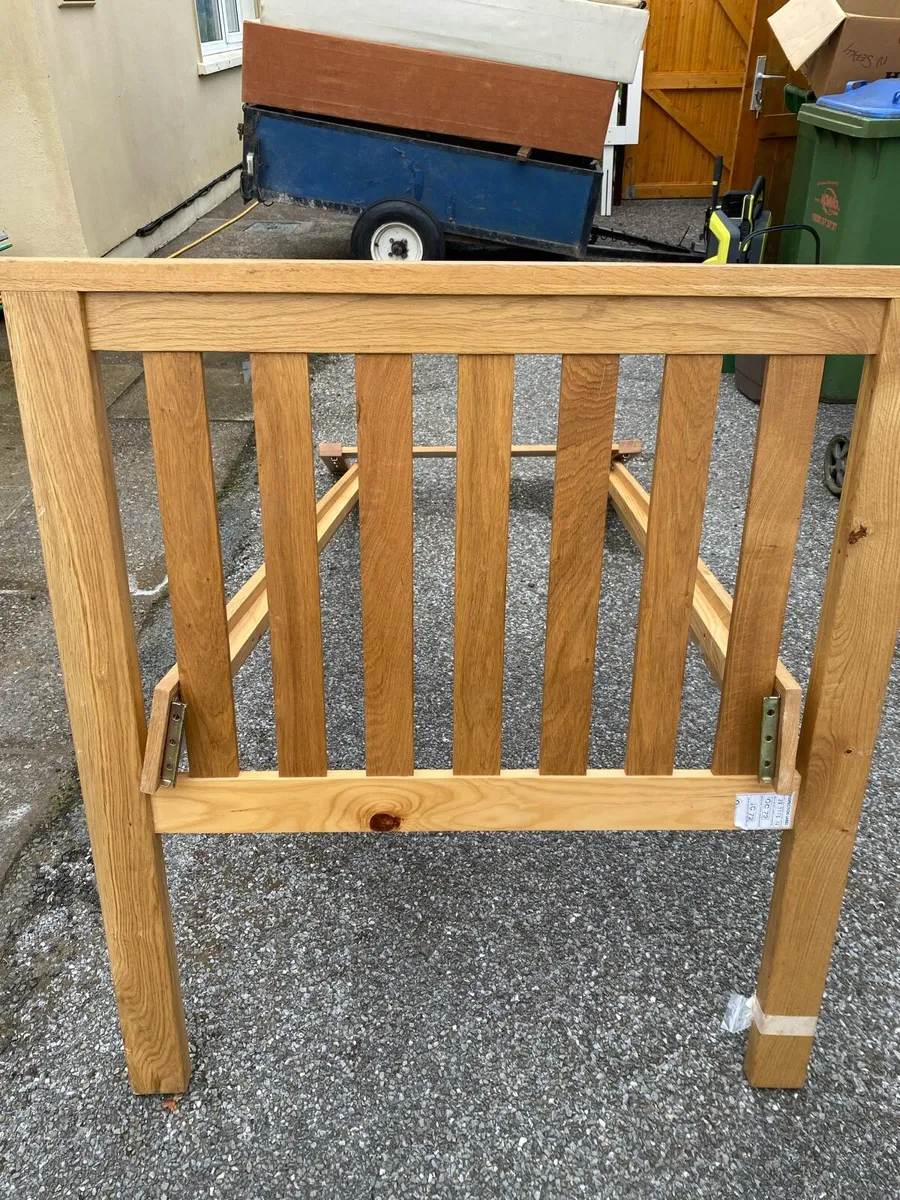 3 Single beds available - Image 1