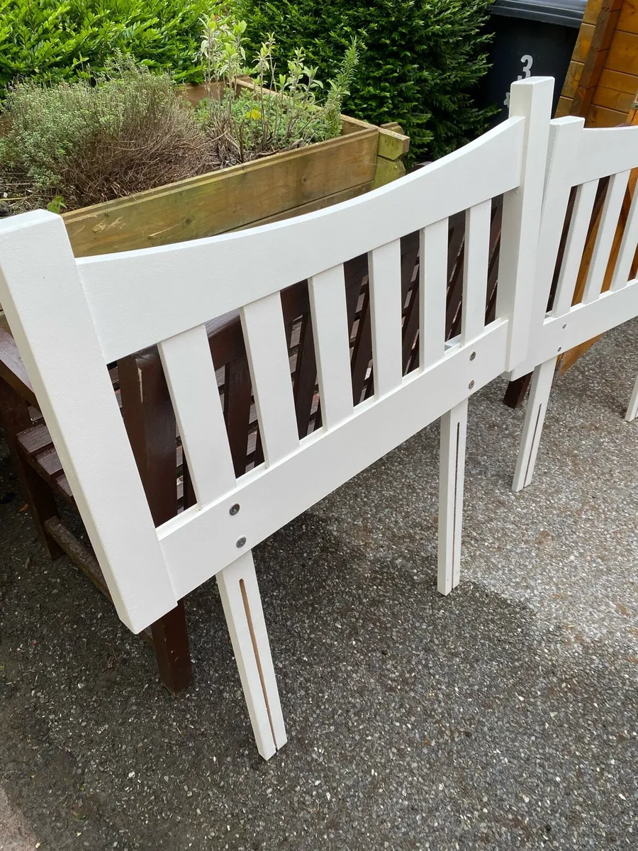 3 Single beds available - Image 2