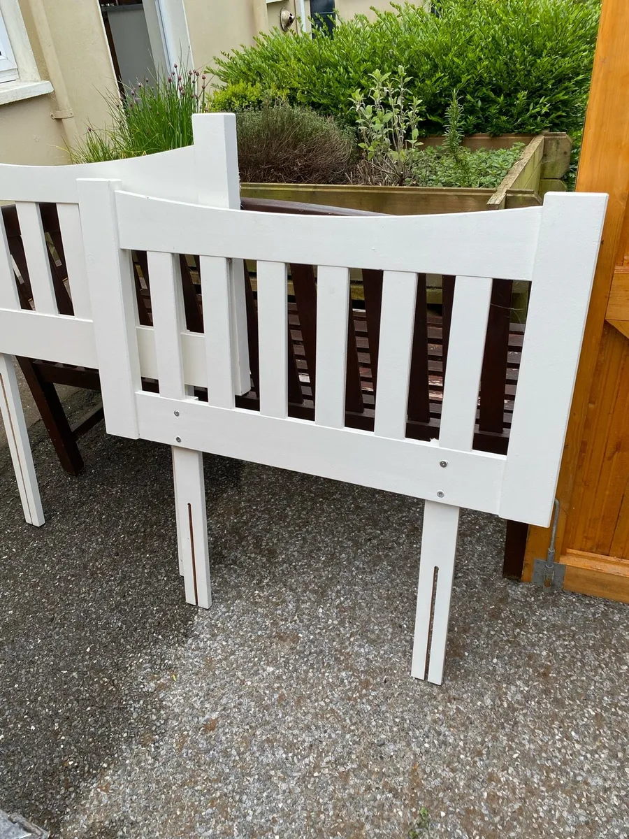 3 Single beds available - Image 3