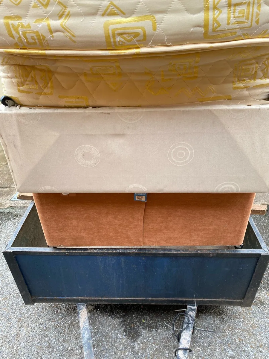 3 Single beds available - Image 4