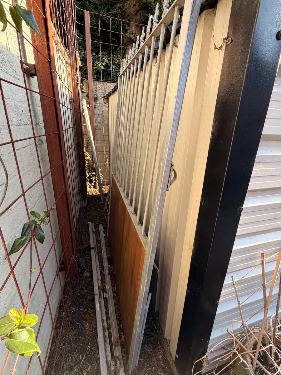 Galvanized steel and timber gates - Image 3