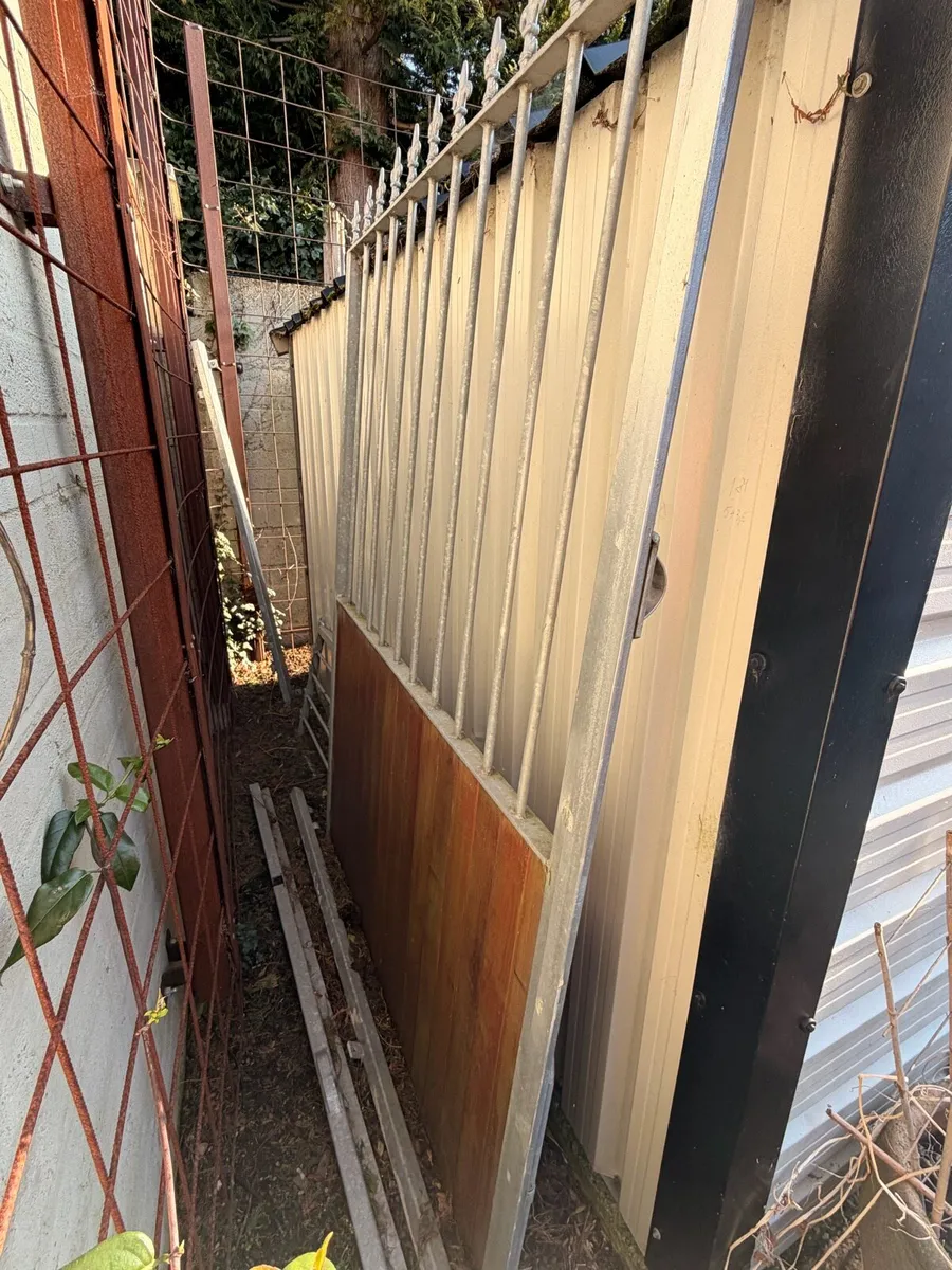 Galvanized steel and timber gates - Image 2