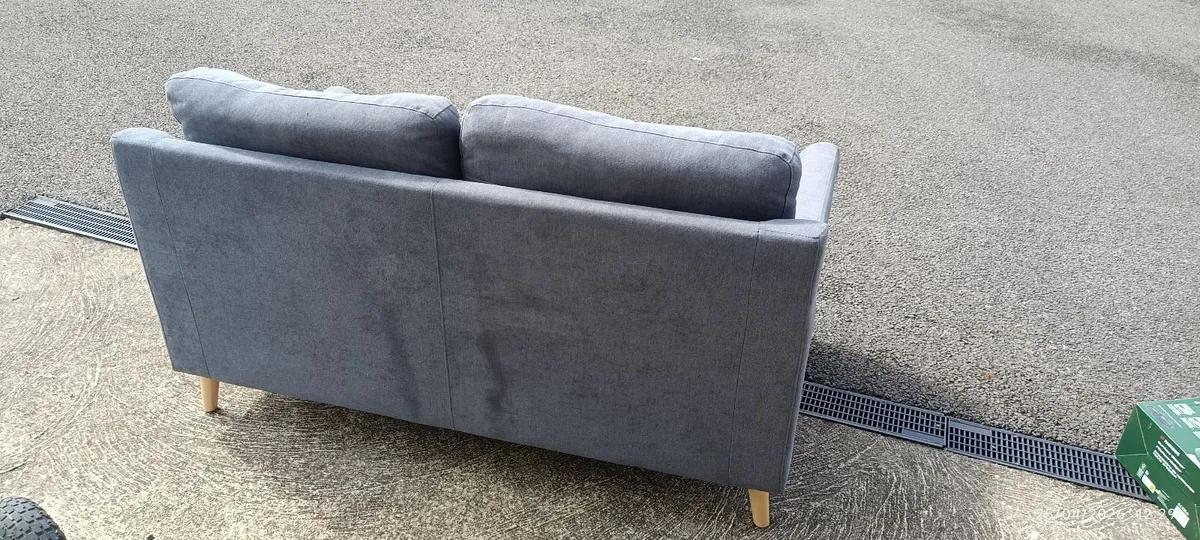 2 seat couch - Image 1